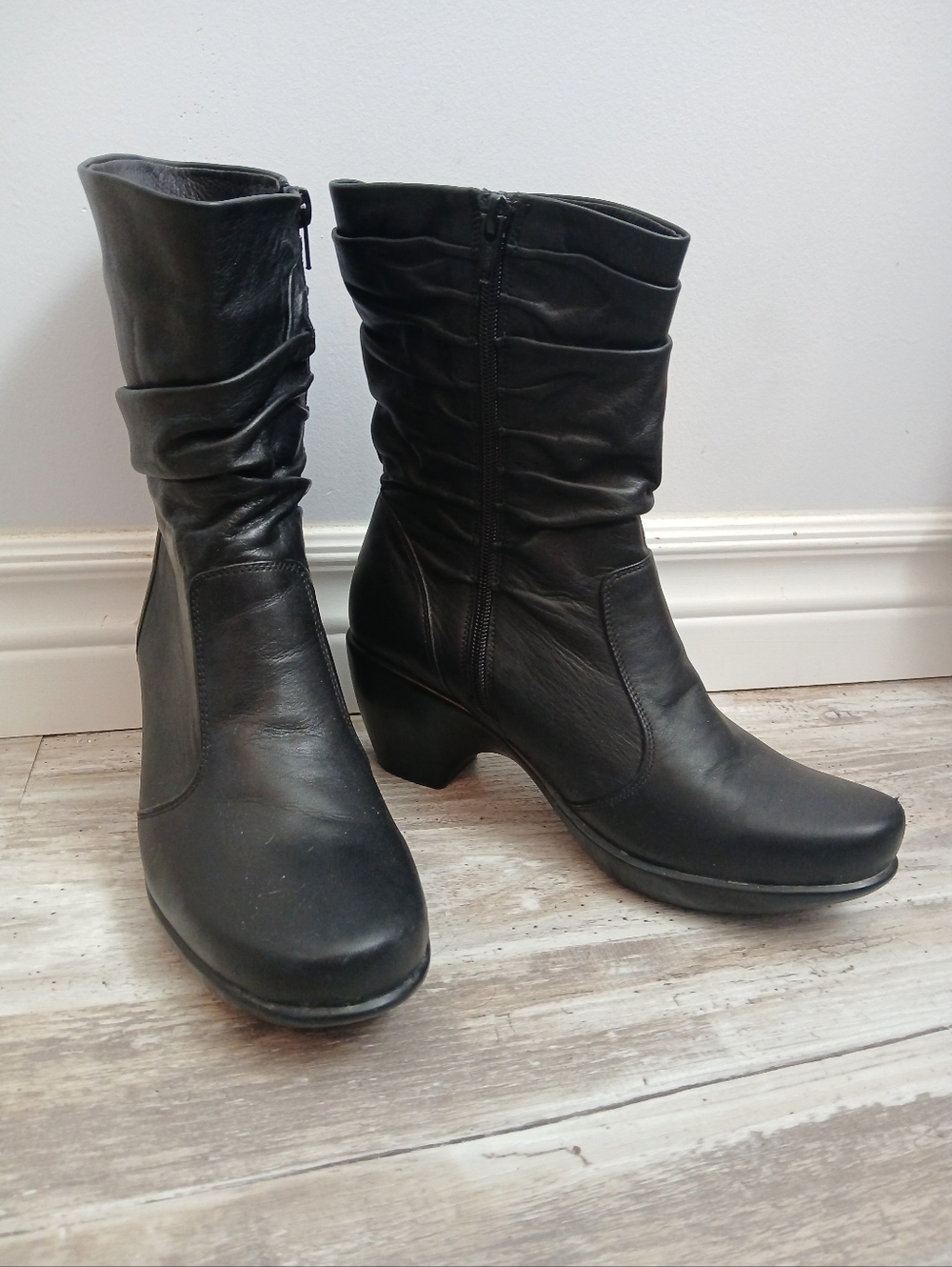 NAOT Modesto Leather Scrunch Ankle Boots Size 38 (7-7.5) Black - Picture 3 of 12
